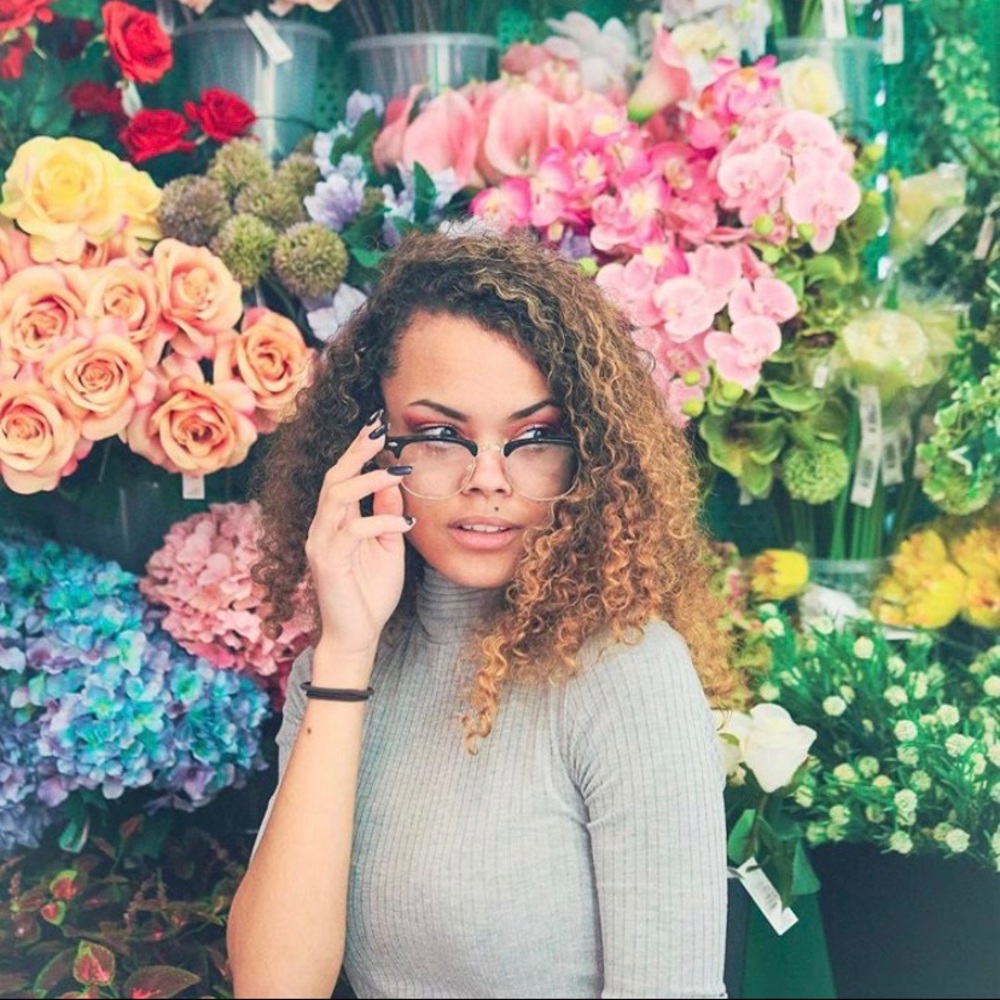 🌸Meet Me🌸 - Picture 3 of 5